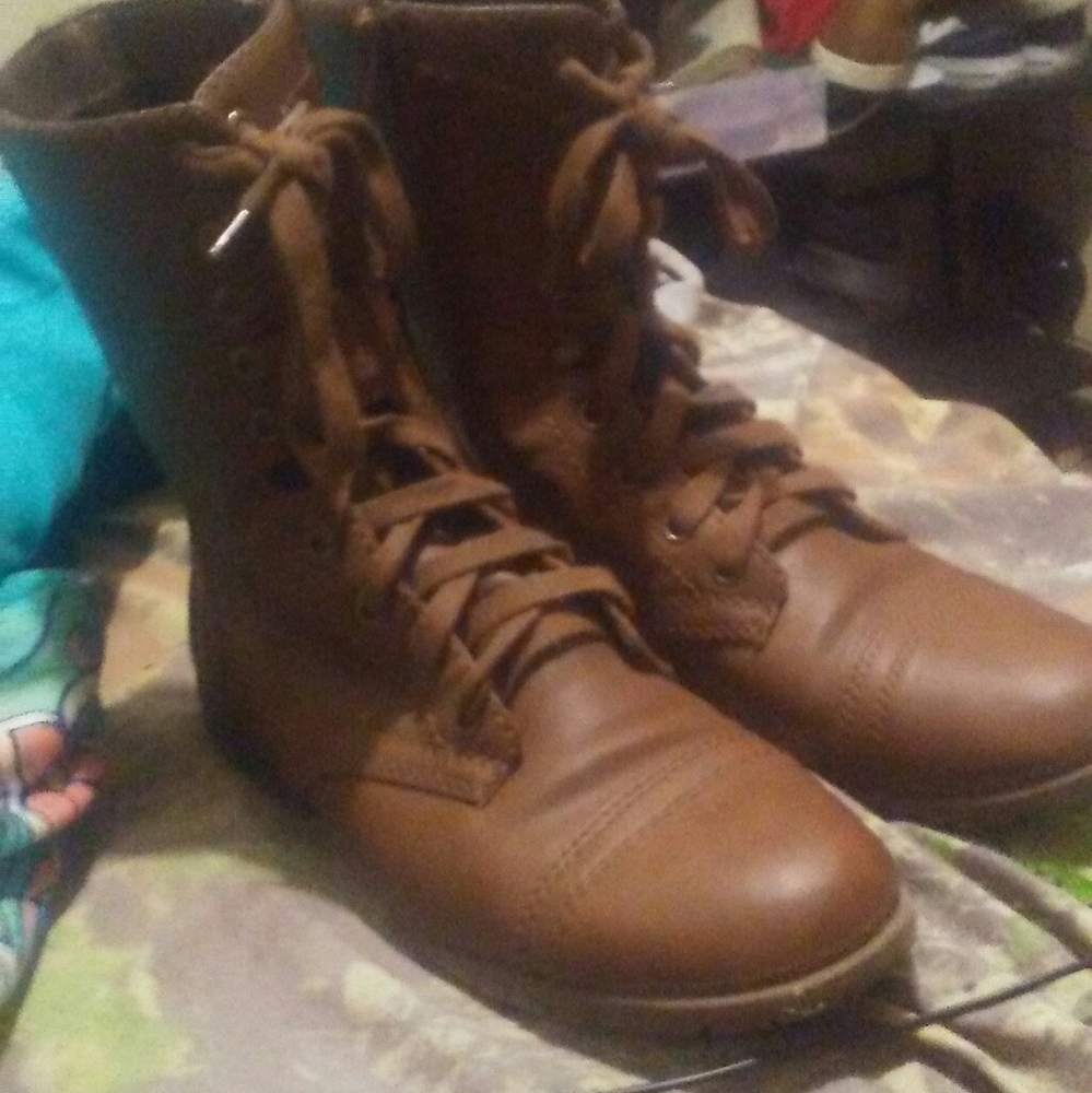 Boots - Picture 3 of 3